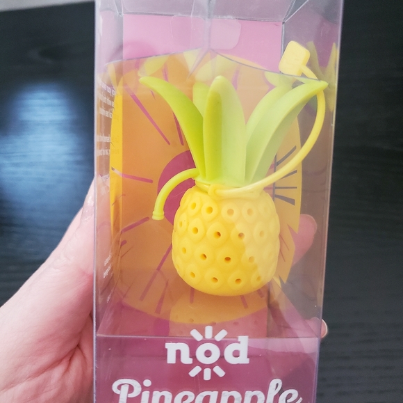 Silicone Pineapple Tea Infuser/Steeper - Picture 2 of 4